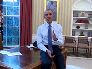ObamaDeskTalk_LG
