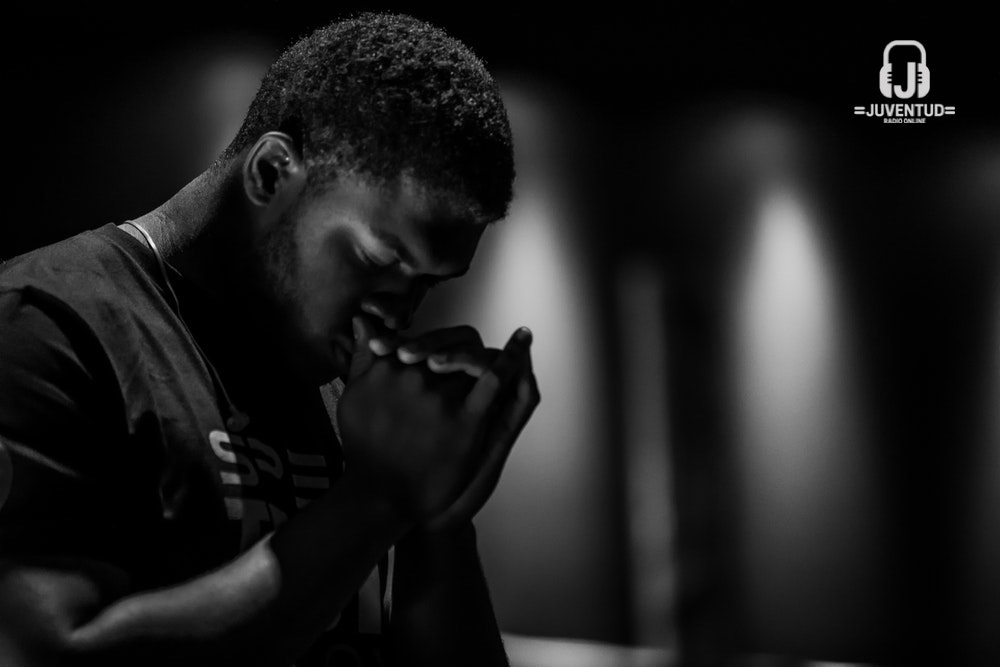praying-dark